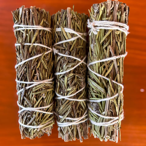 rosemary_smudge_stick_wood_background